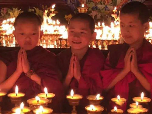 佛前供灯的功德–难陀女给我们的启迪-图片2