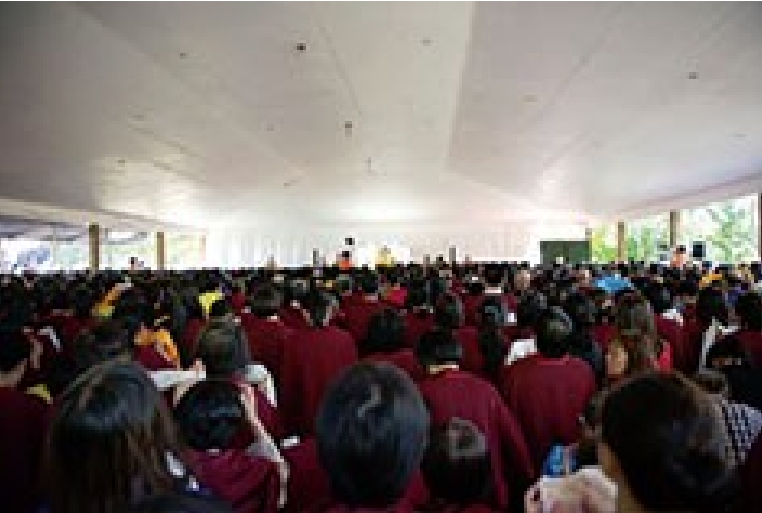 在华盛顿美国国旗为南无羌佛升起