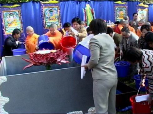 佛法真实展现 胜义浴佛法会 七支圣境眼前现　证量取水真浴佛-图片1