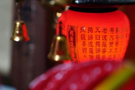 什么因缘让这位曾经英俊的男子精神失常，沦为乞丐？