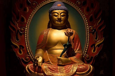 佛菩萨才是众生真正的归向依傍，是众生的解脱主