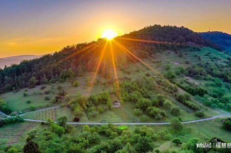 修行人要以佛陀为楷模，不断修正自己的行为