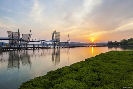 只要我们虔诚依止修学，就一定能脱离轮回苦海