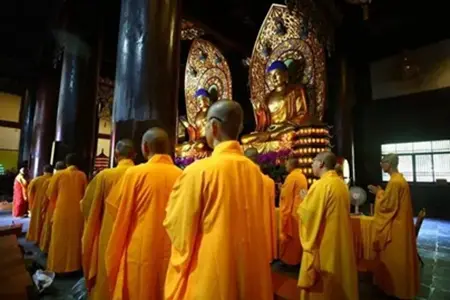 树立起崇高的德品，不断进取成就