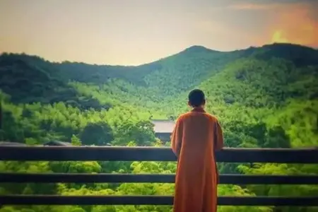 时刻审查自己的身口意是否符合佛菩萨的教诫